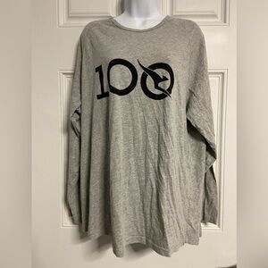 T22- QANTAS 100th YEAR ANNIVERSARY Gray SOUVENIR Business Class Pajama Top